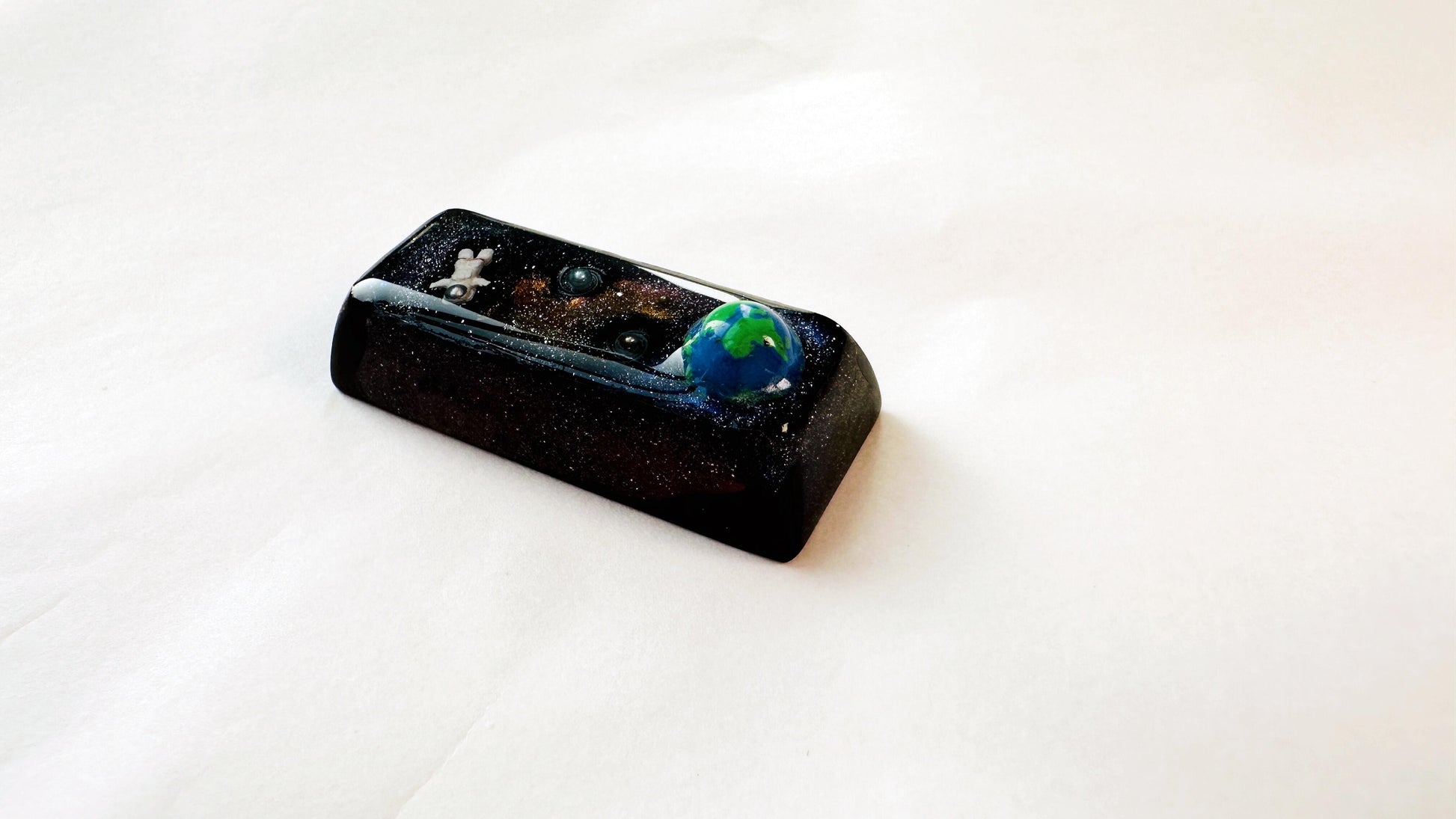 Universe Astronaut Keycap, Earth Planet Keycap, Galaxy Keycap, Artisan Resin Keycap, Mechanical Keyboard Cherry Switch Keycap. - HiJenney