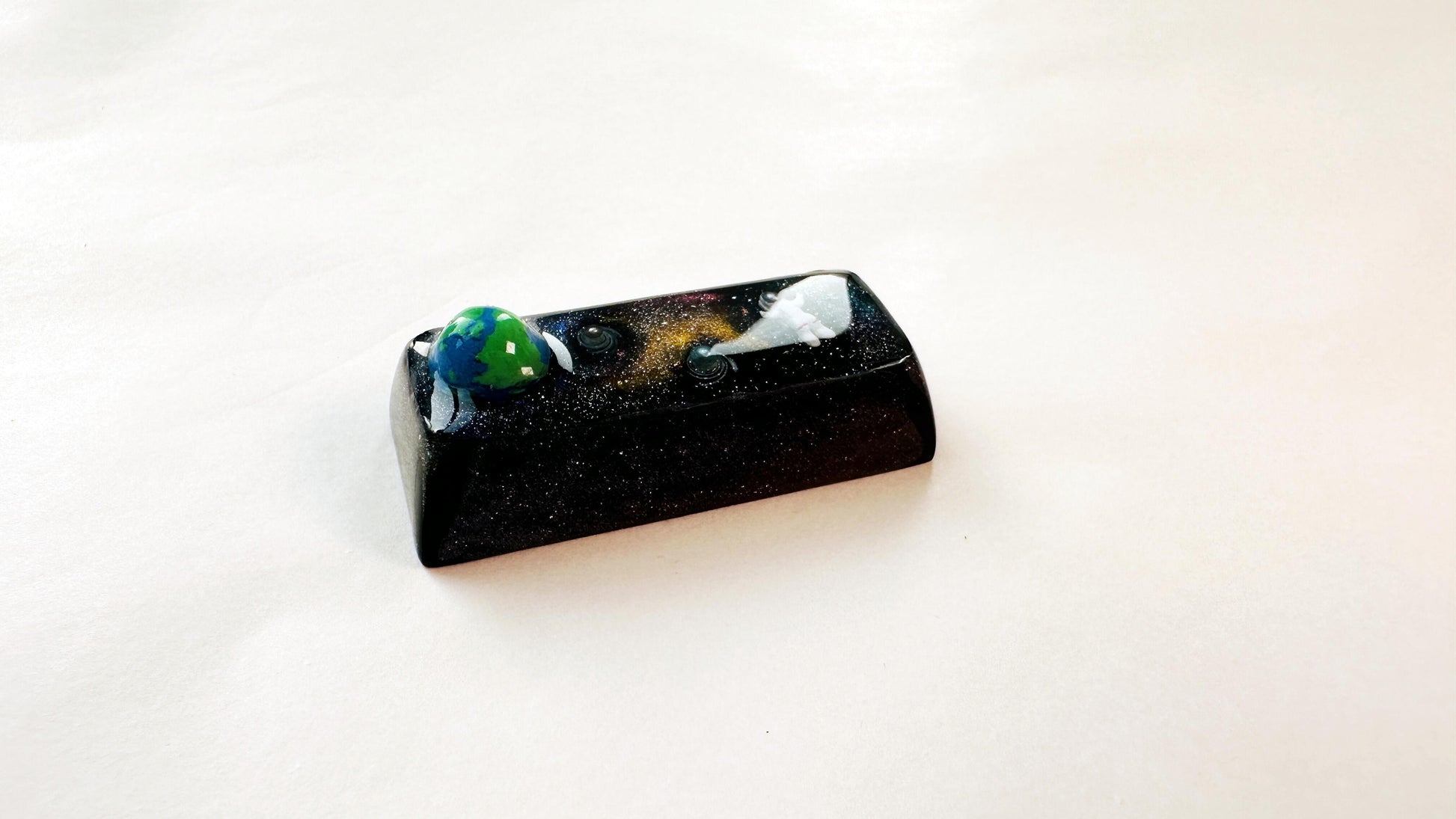 Universe Astronaut Keycap, Earth Planet Keycap, Galaxy Keycap, Artisan Resin Keycap, Mechanical Keyboard Cherry Switch Keycap. - HiJenney