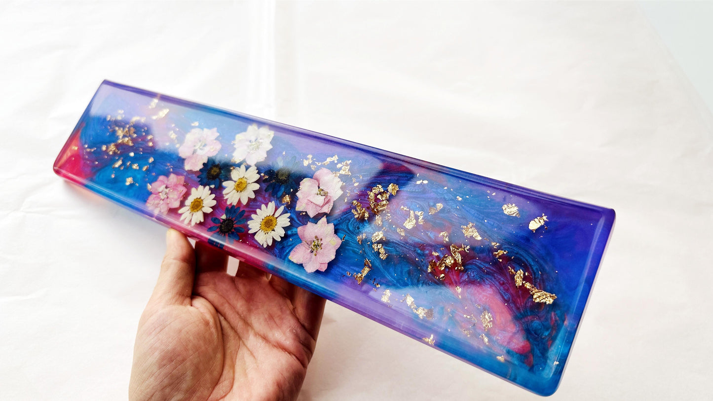 Daisy Wrist Rest, Blue Purple Rose Red Wrist Rest, Artisan Resin Wrist Rest, Real Dried Flowers, Game Desk Decor, Office Desk Gifts. - HiJenney