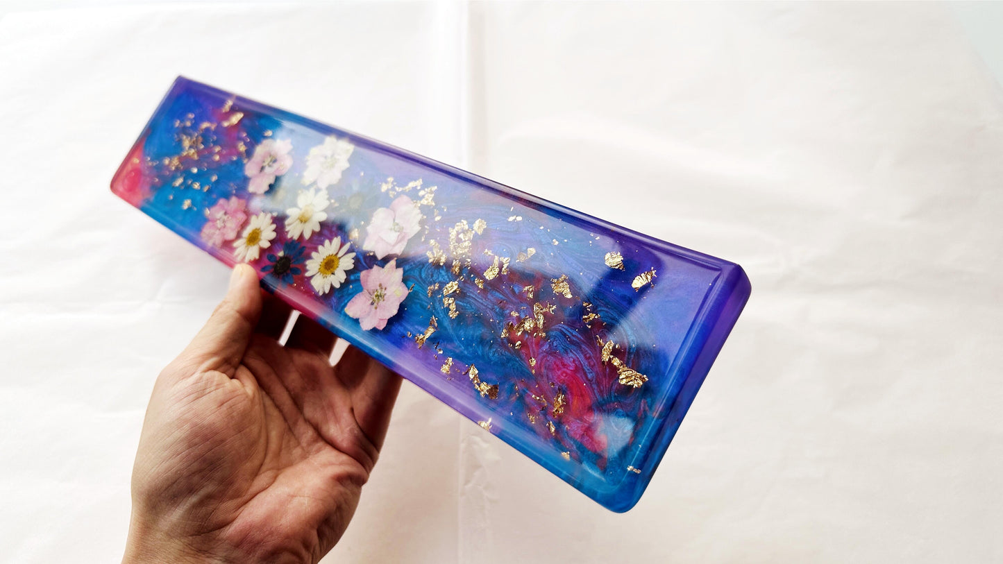 Daisy Wrist Rest, Blue Purple Rose Red Wrist Rest, Artisan Resin Wrist Rest, Real Dried Flowers, Game Desk Decor, Office Desk Gifts. - HiJenney