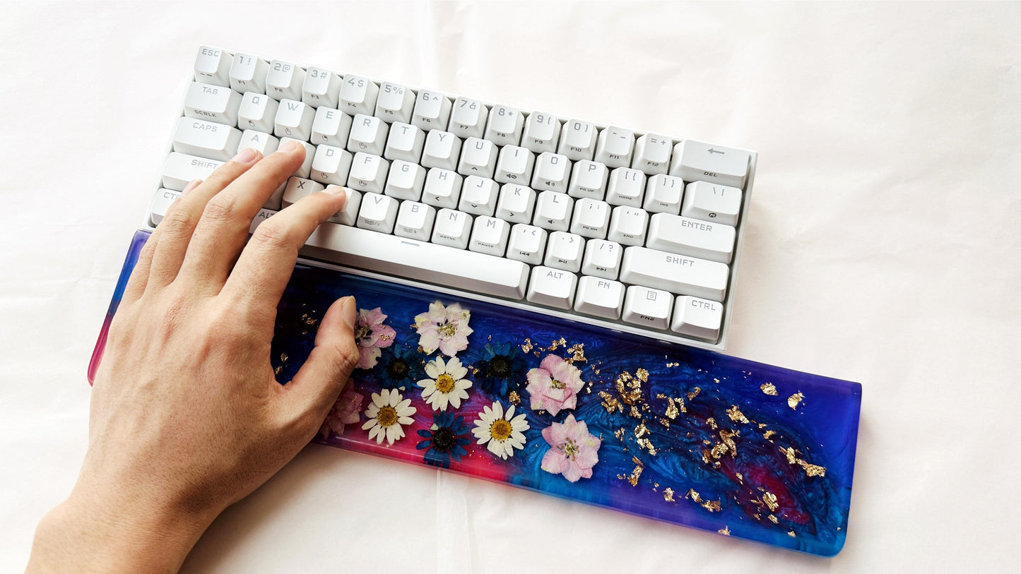 Daisy Wrist Rest, Blue Purple Rose Red Wrist Rest, Artisan Resin Wrist Rest, Real Dried Flowers, Game Desk Decor, Office Desk Gifts. - HiJenney