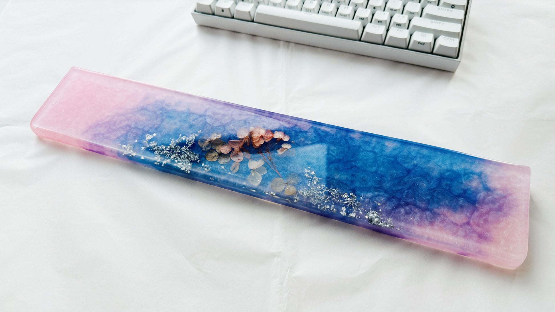 Pink Hydrangea Wrist Rest, Blue Pink Gradient Wrist Rest, Artisan Resin Wrist Rest, Personalized Gift, Laptop Mouse Wrist Rest, Desk Decor. - HiJenney