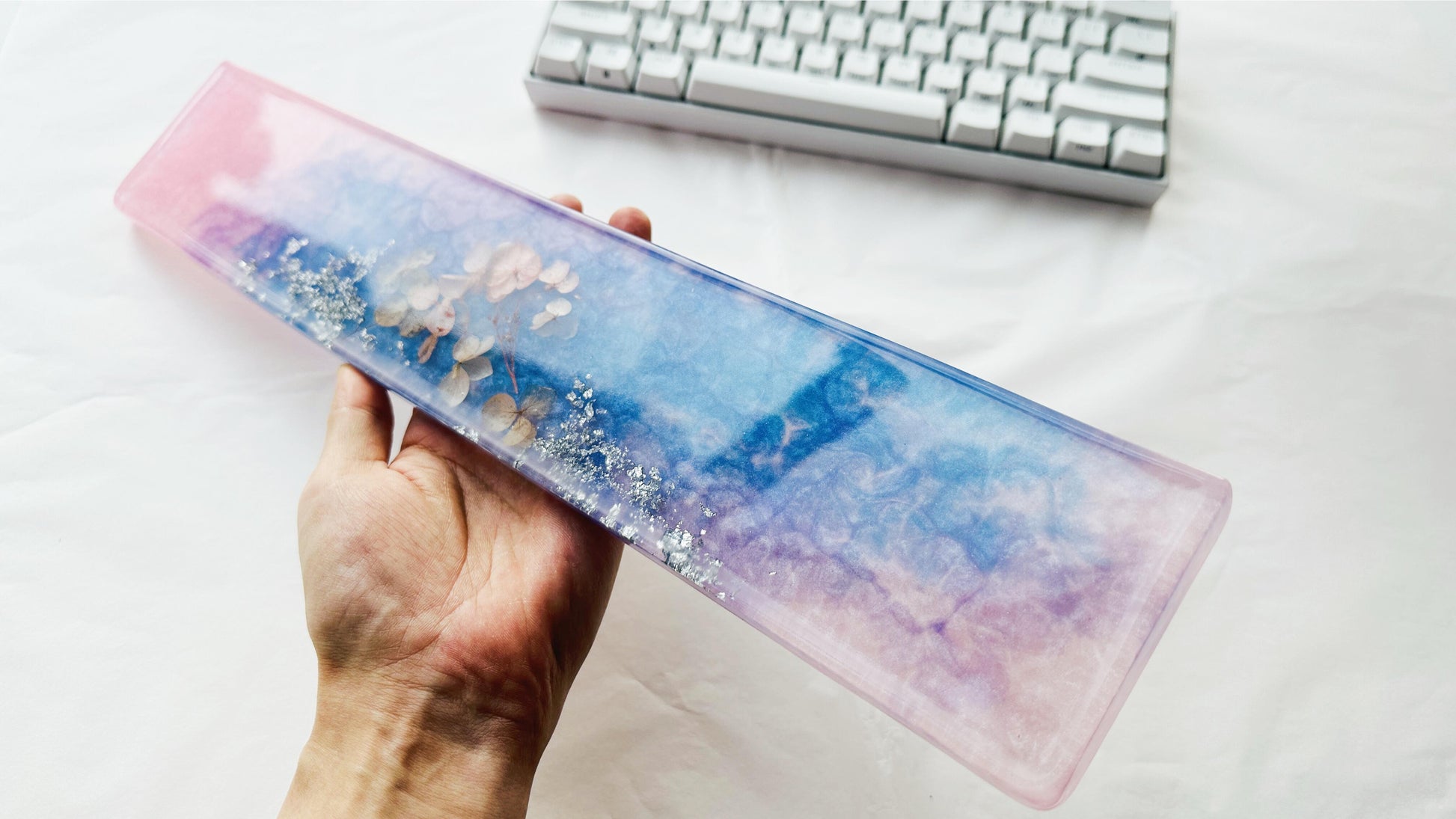 Pink Hydrangea Wrist Rest, Blue Pink Gradient Wrist Rest, Artisan Resin Wrist Rest, Personalized Gift, Laptop Mouse Wrist Rest, Desk Decor. - HiJenney