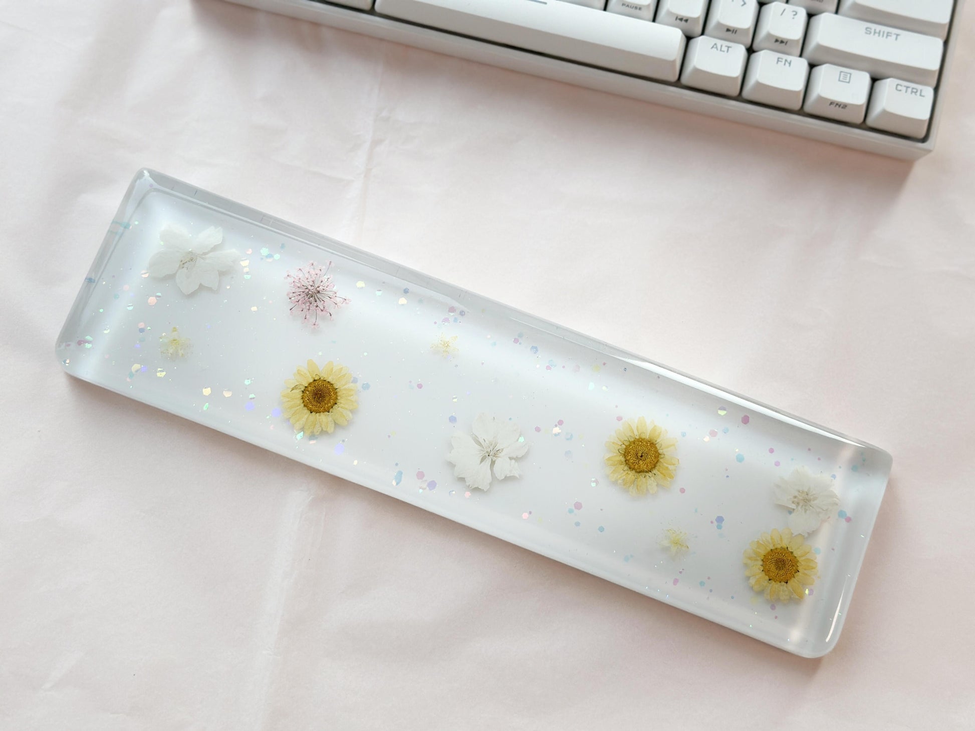 Marguerite Daisy Wrist Rest, Dried Flowers, Snowdrops Delphinium Wrist Rest, Artisan Resin Wrist Rest, Mechanical Keyboard Decor, Personalized Gift. - HiJenney