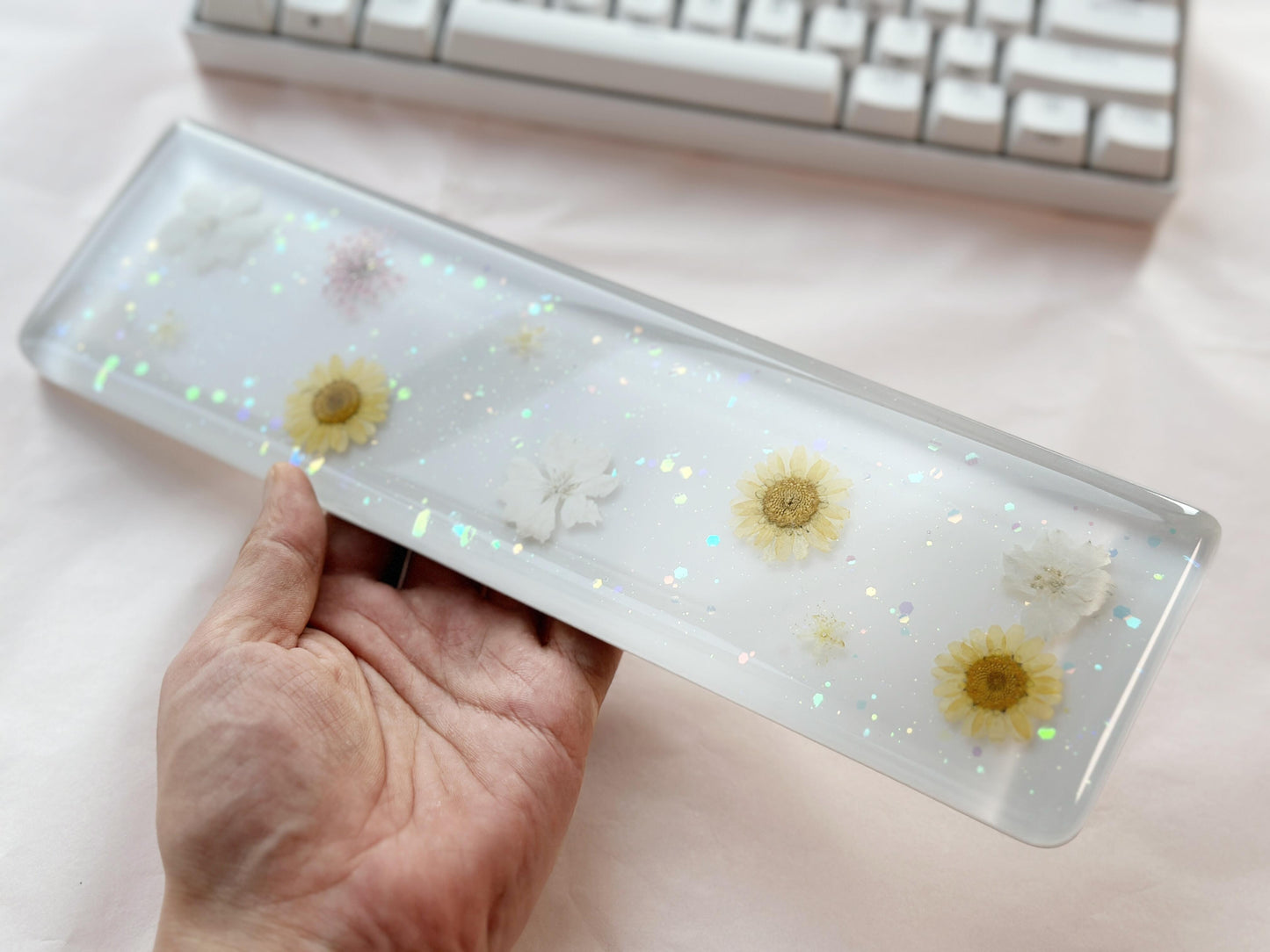 Marguerite Daisy Wrist Rest, Dried Flowers, Snowdrops Delphinium Wrist Rest, Artisan Resin Wrist Rest, Mechanical Keyboard Decor, Personalized Gift. - HiJenney