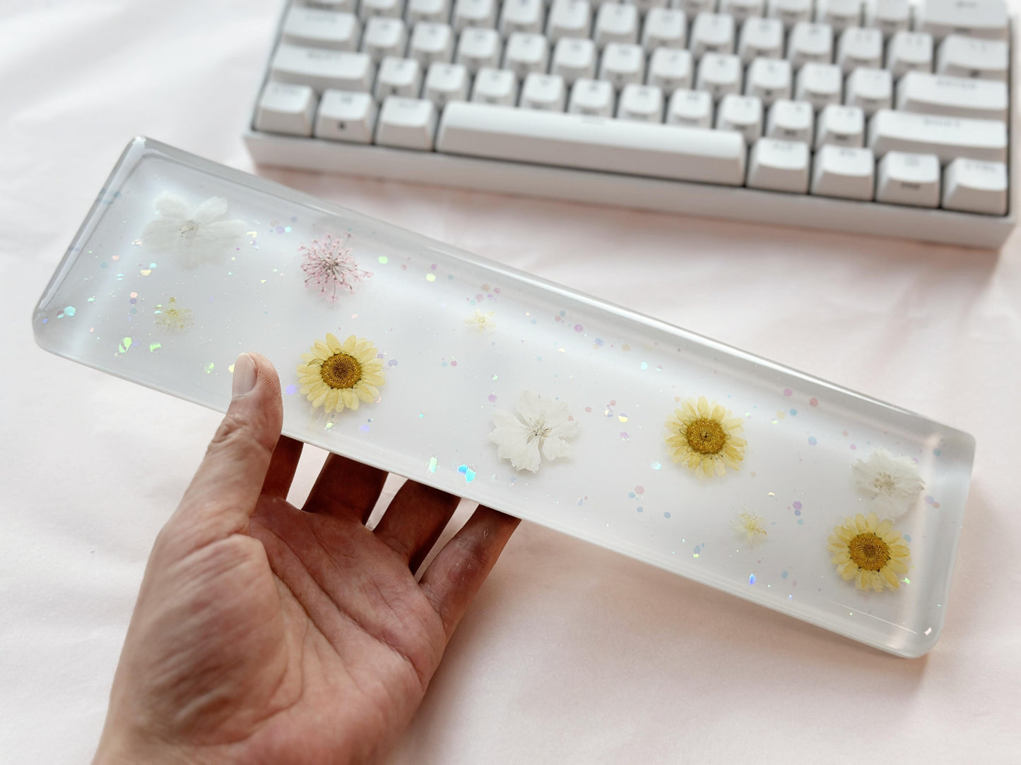 Marguerite Daisy Wrist Rest, Dried Flowers, Snowdrops Delphinium Wrist Rest, Artisan Resin Wrist Rest, Mechanical Keyboard Decor, Personalized Gift. - HiJenney