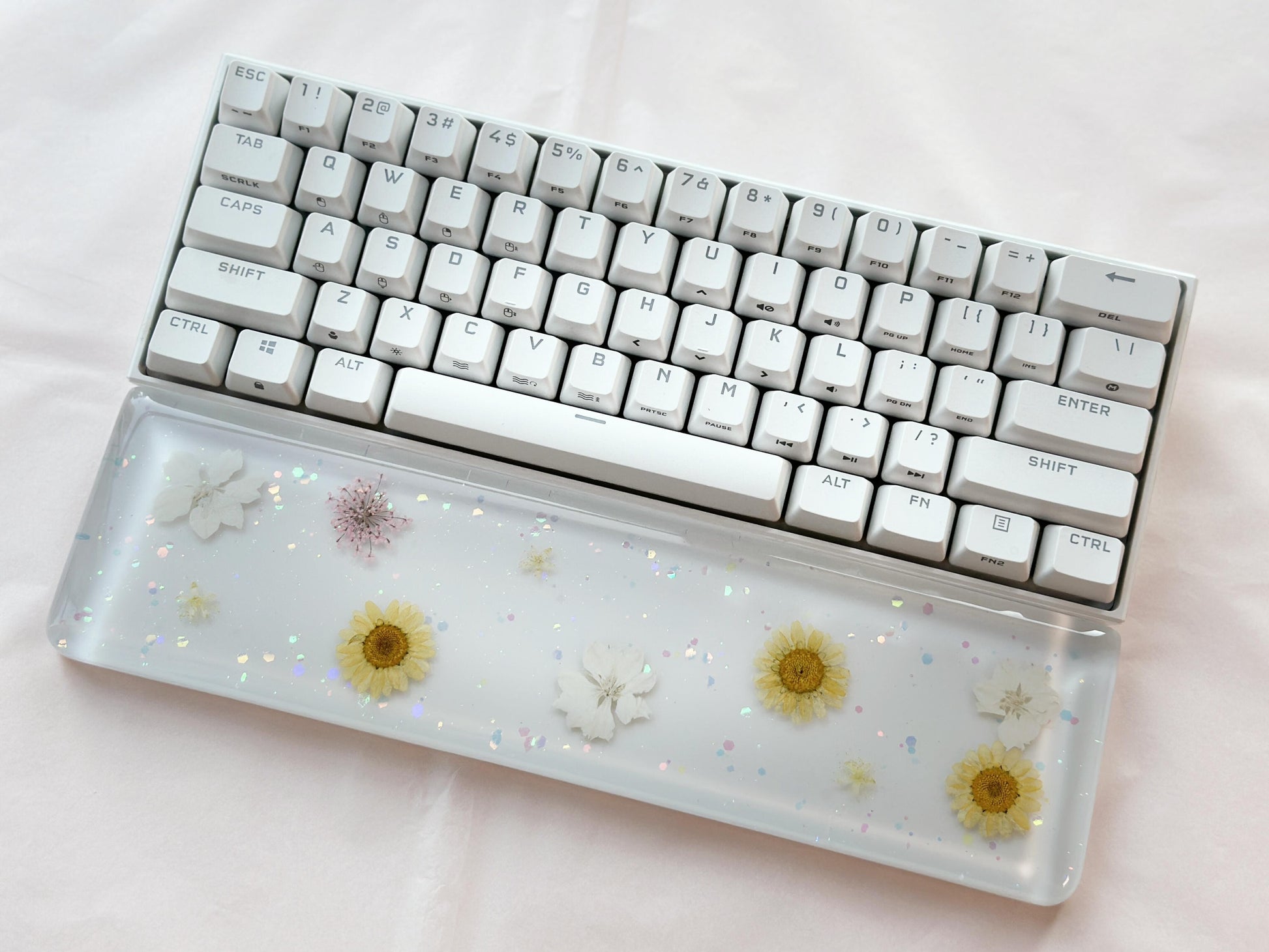 Marguerite Daisy Wrist Rest, Dried Flowers, Snowdrops Delphinium Wrist Rest, Artisan Resin Wrist Rest, Mechanical Keyboard Decor, Personalized Gift. - HiJenney