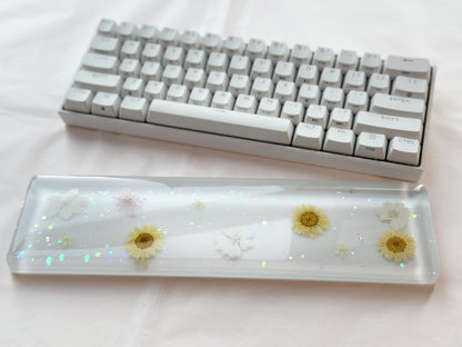 Marguerite Daisy Wrist Rest, Dried Flowers, Snowdrops Delphinium Wrist Rest, Artisan Resin Wrist Rest, Mechanical Keyboard Decor, Personalized Gift. - HiJenney