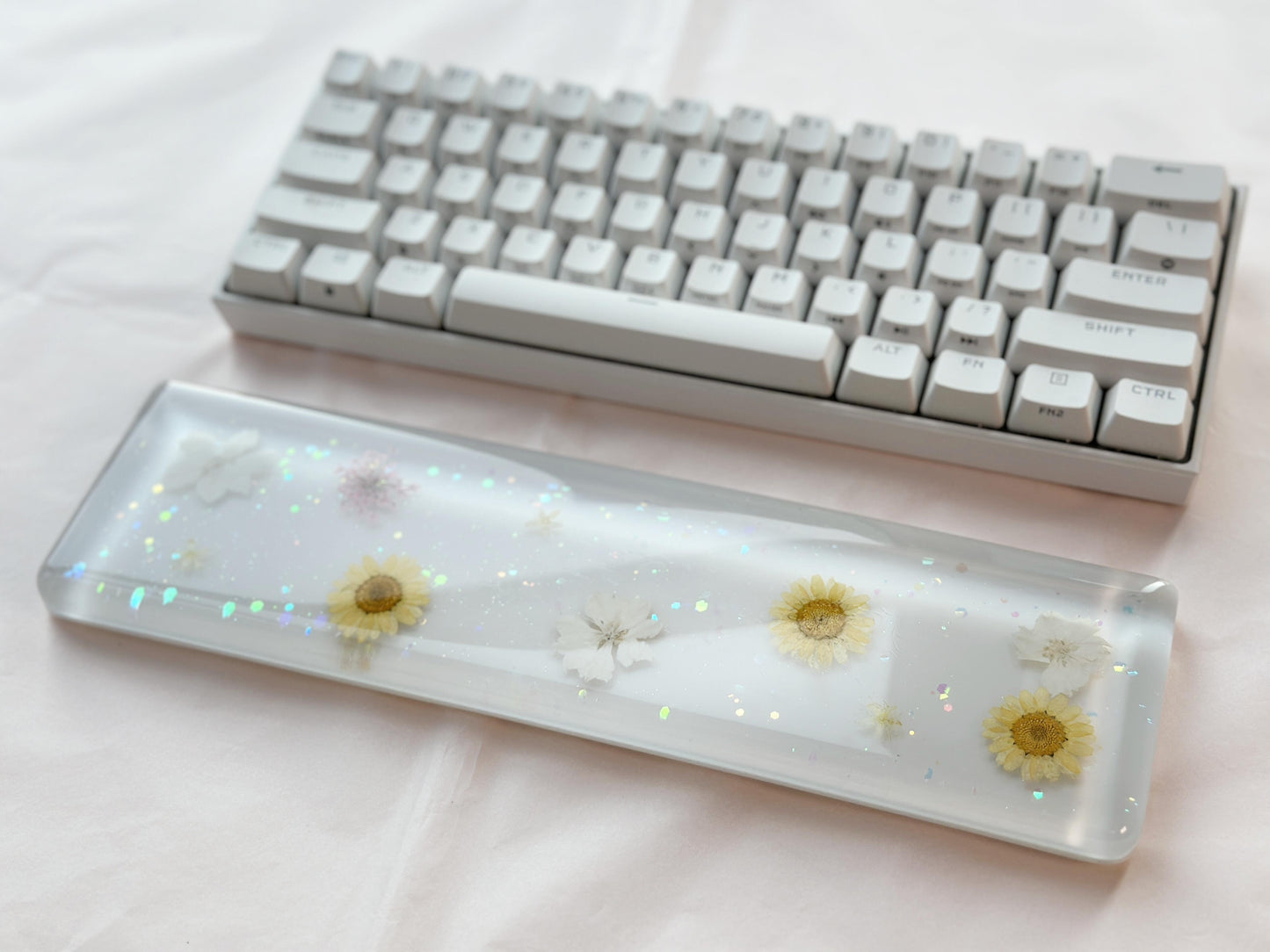 Marguerite Daisy Wrist Rest, Dried Flowers, Snowdrops Delphinium Wrist Rest, Artisan Resin Wrist Rest, Mechanical Keyboard Decor, Personalized Gift. - HiJenney