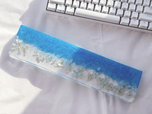 Pearlescent Blue Hydrangeas Petal Wrist Rest, Real Dried flowers, Artisan Clear Resin Wrist Rest, Mouse Wrist Rest, Desk Decor. - HiJenney