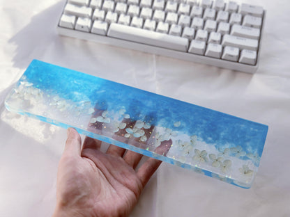 Pearlescent Blue Hydrangeas Petal Wrist Rest, Real Dried flowers, Artisan Clear Resin Wrist Rest, Mouse Wrist Rest, Desk Decor. - HiJenney