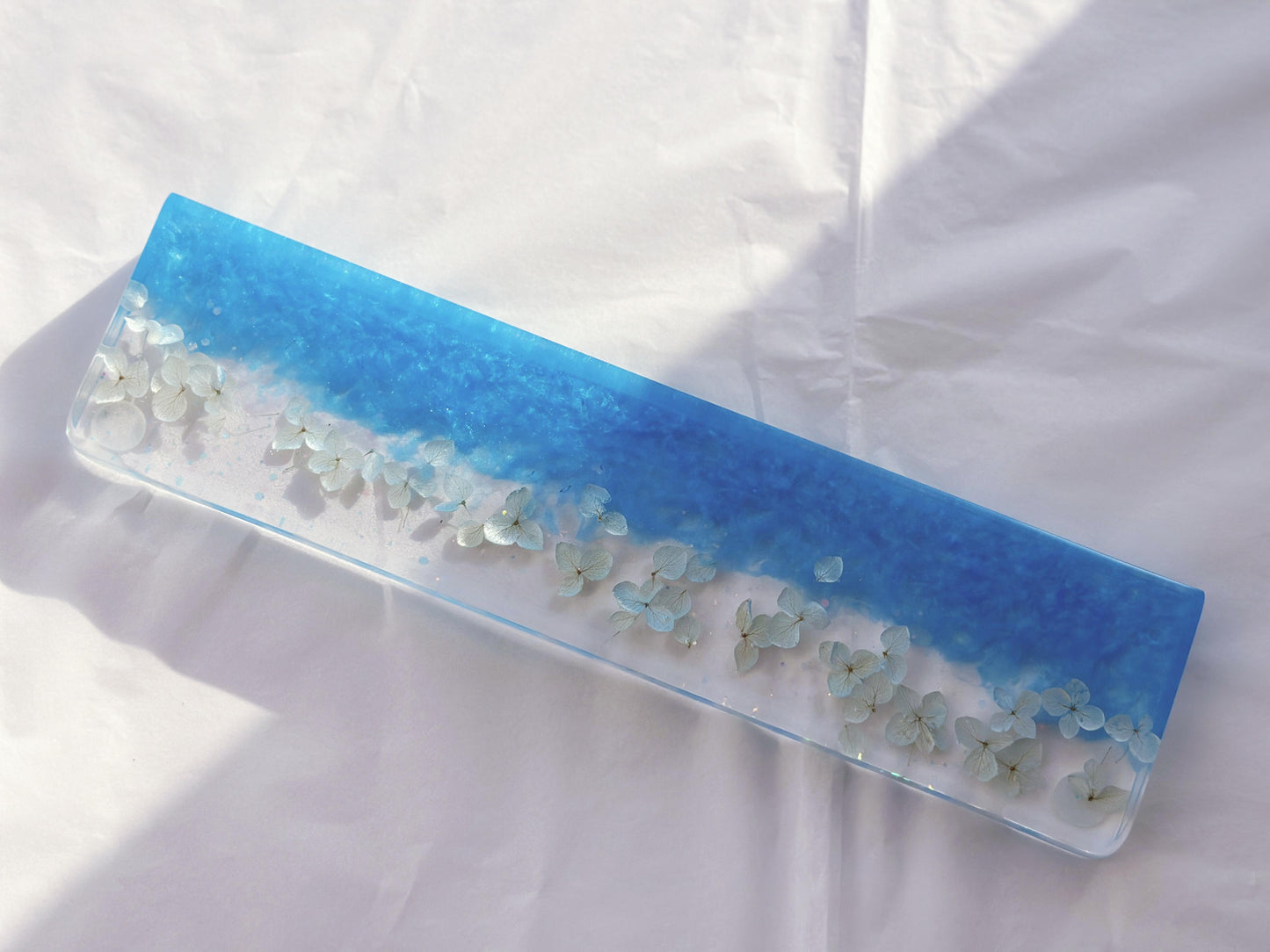 Pearlescent Blue Hydrangeas Petal Wrist Rest, Real Dried flowers, Artisan Clear Resin Wrist Rest, Mouse Wrist Rest, Desk Decor. - HiJenney