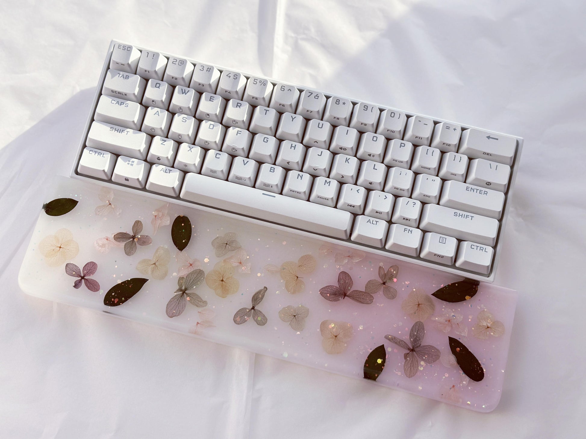 Pink White Hydrangea Flowers Wrist Rest, Artisan Resin Wrist Rest, Dried Flowers Keyboard Wrist Rest, Desk Keyboard Decor Gift. - HiJenney