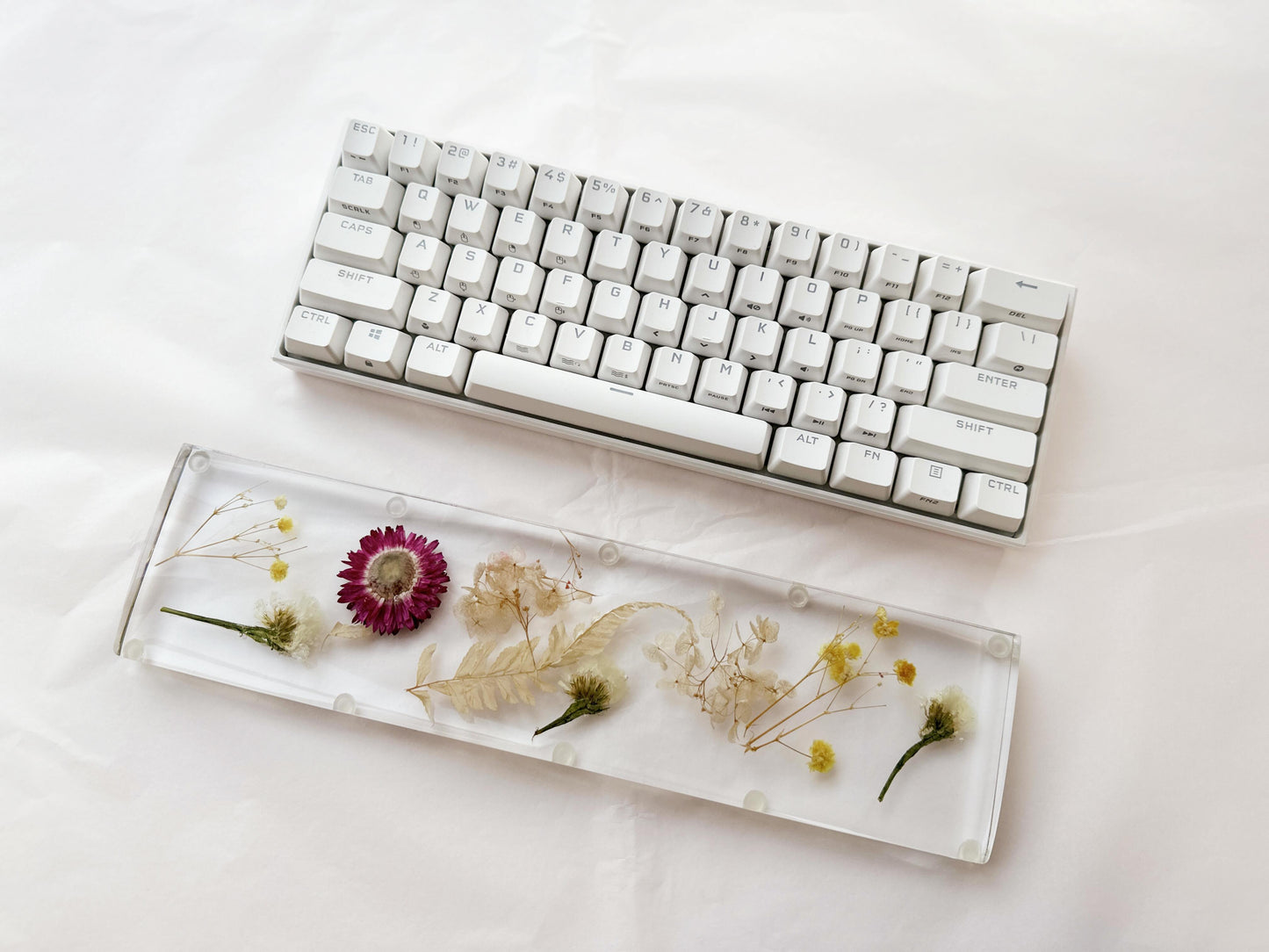 Flowers Wrist Rest, Crystal Clear Wrist Rest, Real Dried Flower, Handmade Custom Artisan Keyboard Resin Wrist Rest, Desk Decor Gift. - HiJenney