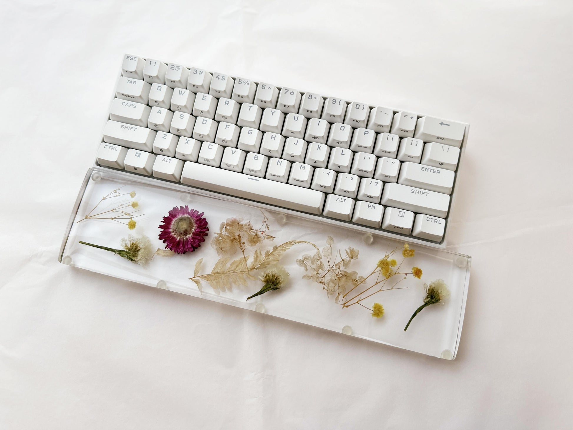 Flowers Wrist Rest, Crystal Clear Wrist Rest, Real Dried Flower, Handmade Custom Artisan Keyboard Resin Wrist Rest, Desk Decor Gift. - HiJenney