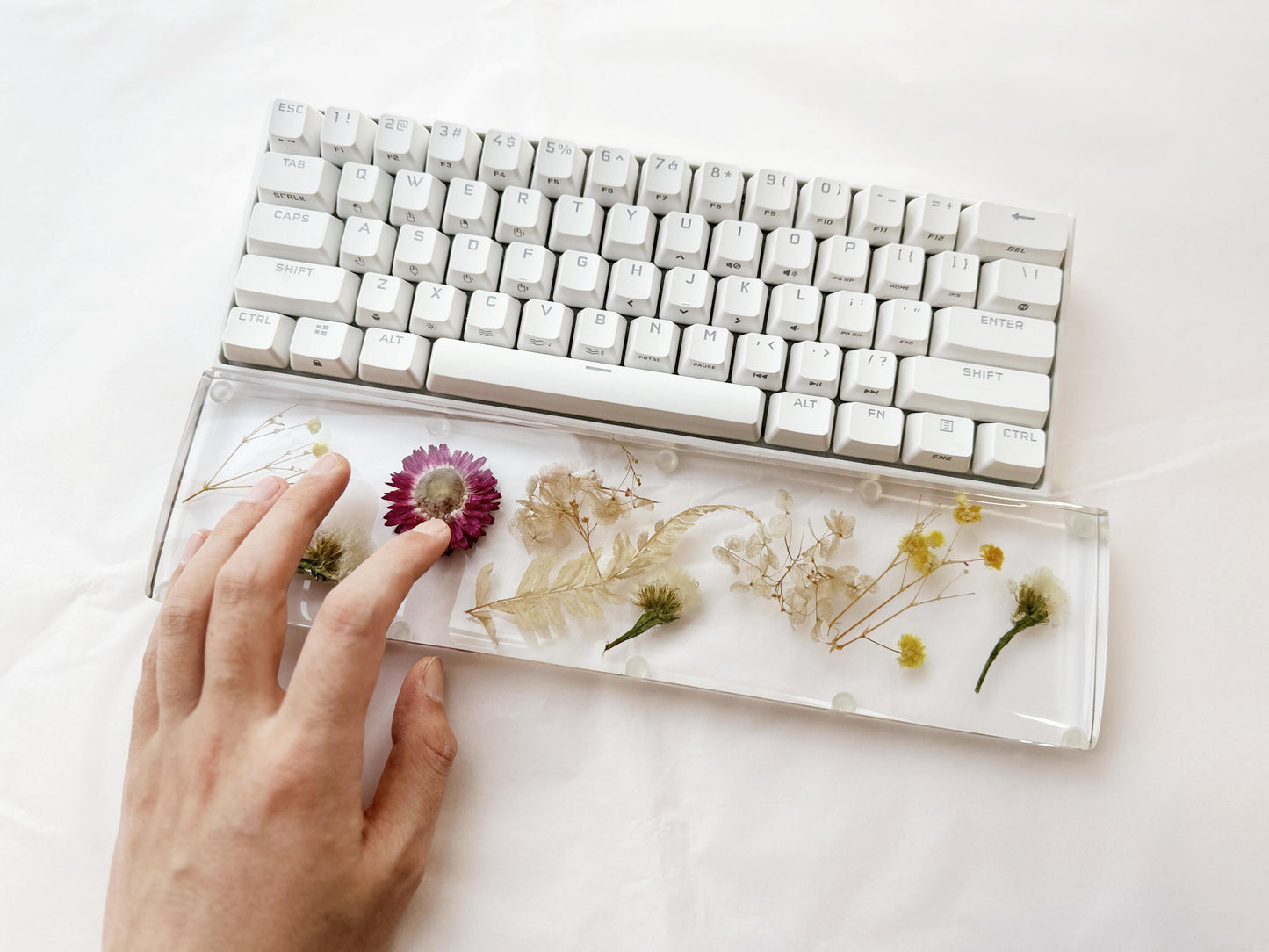 Flowers Wrist Rest, Crystal Clear Wrist Rest, Real Dried Flower, Handmade Custom Artisan Keyboard Resin Wrist Rest, Desk Decor Gift. - HiJenney