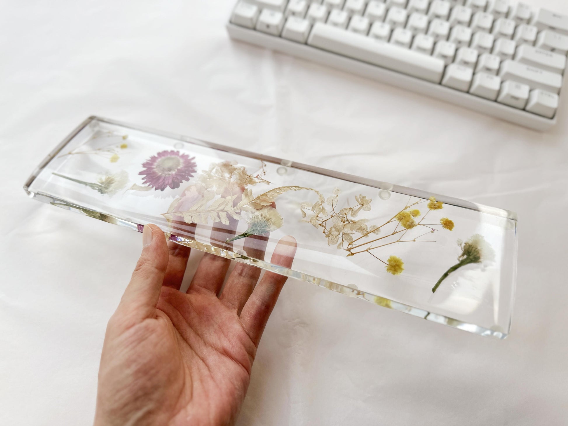 Flowers Wrist Rest, Crystal Clear Wrist Rest, Real Dried Flower, Handmade Custom Artisan Keyboard Resin Wrist Rest, Desk Decor Gift. - HiJenney