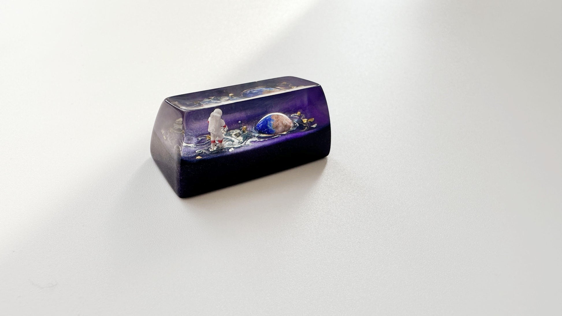 Astronaut Earth Planet Keycap, Universe Galaxy Keycap, Artisan Resin Keycap, Mechanical Keyboard Keycap, SA, OEM Keycap. - HiJenney