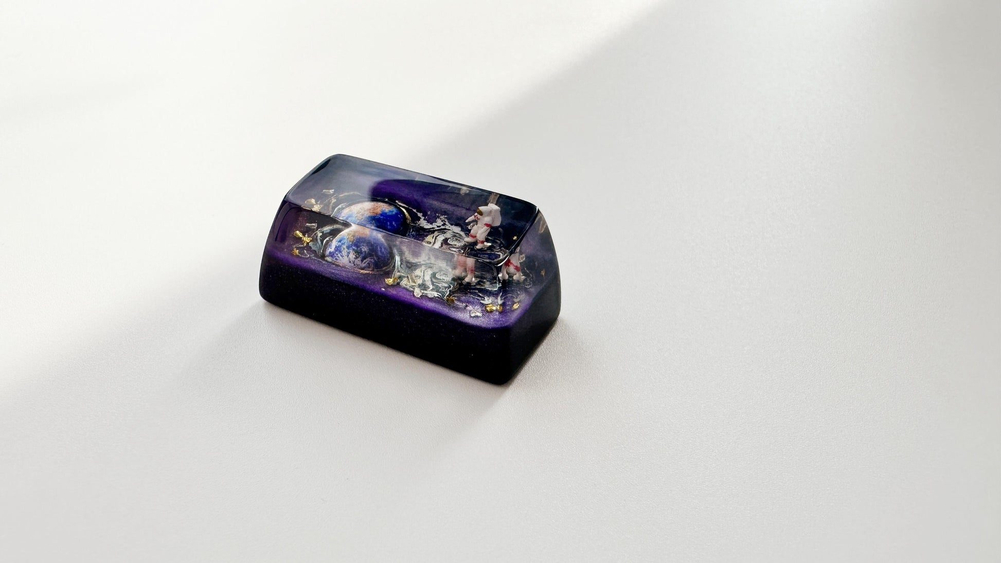 Astronaut Earth Planet Keycap, Universe Galaxy Keycap, Artisan Resin Keycap, Mechanical Keyboard Keycap, SA, OEM Keycap. - HiJenney